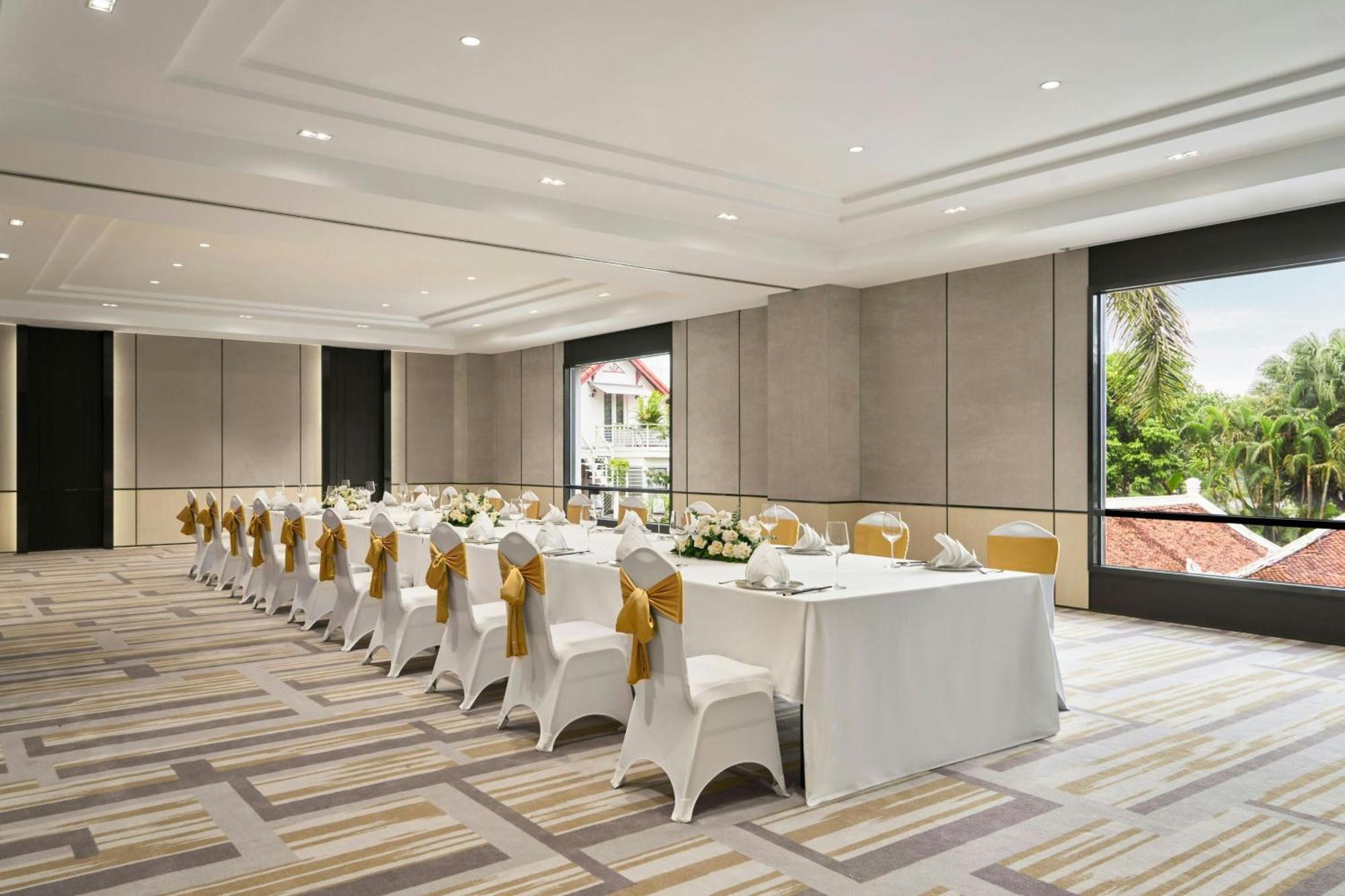 Sheraton Hanoi Hotel Buitenkant foto